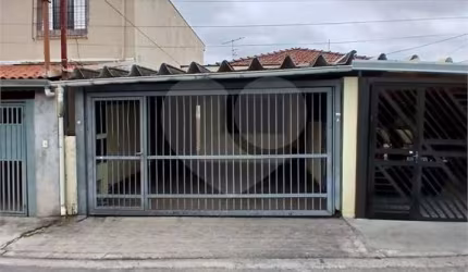 Casa com 2 dormitorios na Vila Nova Carolina a venda