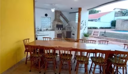 Casa térrea com 437 metros construídos no Taquara