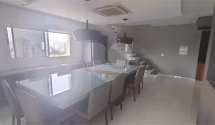 Belíssima Cobertura triplex de 431m² de área total