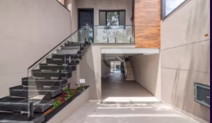 Jardim São Paulo Sobrado Novo de Alto Padrão com amplo quintal com piscina espaço gourmet 3 suítes 4 vagas amplo Living copa e cozinha acabamentos de altíssimo nível! Próximo a estação do Metrô !!