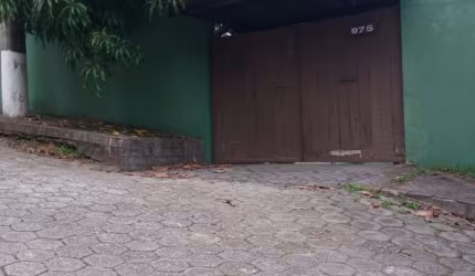 Encante-se com Esta Casa dos Sonhos em Meio à Natureza em Mairiporã!