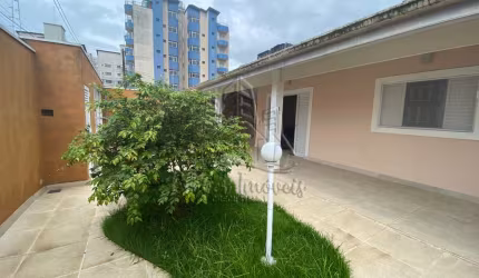 Linda casa Térrea na Martim de Sá a 500 metros da praia