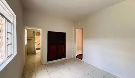 Classe A Imóveis apresenta: Casa ampla com quintal e localização estratégica