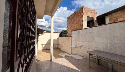 Classe A Imóveis apresenta: Casa aconchegante e espaçosa no Dom Cabral