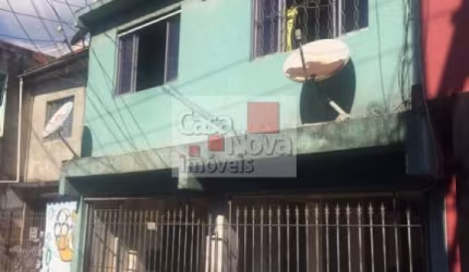 Imóvel bom para renda,todas alugadas,são no total de 4 casas e duas vagas.