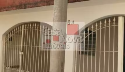 Belo sobrado, bem localizado, próximo a mercado.