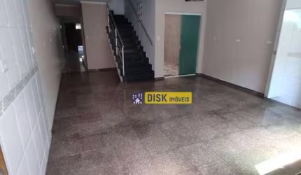 Sobrado com 3 dormitórios para alugar, 297 m² por R$ 4.373,00/mês - Vila Camilópolis - Santo André/SP