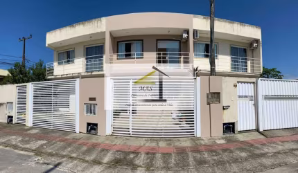 Excelente sobrado à venda de 03 dormitórios no Bela Vista, Palhoça