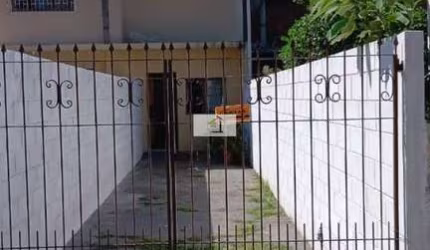 Ótima casa de 02 quartos em excelente localização no Kobrasol