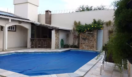 Casa com 4 quartos à venda no Umuarama, Uberlândia  por R$ 1.260.000