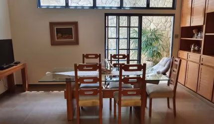 Casa com 4 quartos à venda no Lidice, Uberlândia  por R$ 1.000.000