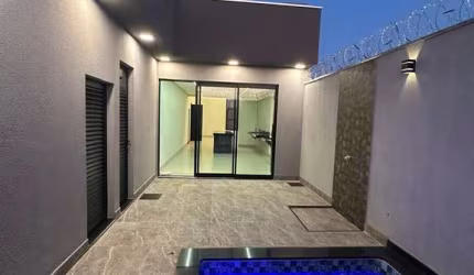 Casa com 3 quartos à venda no Alto Umuarama, Uberlândia  por R$ 920.000