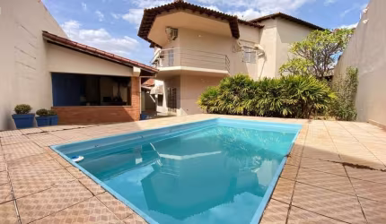 Casa com 4 quartos à venda no Jardim Patrícia, Uberlândia  por R$ 980.000