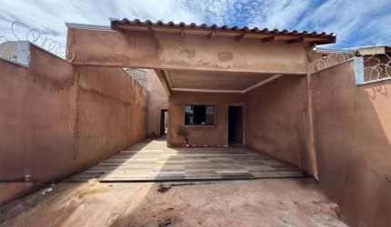 Casa nova com 01 suíte e 01 quarto, churrasqueira e espaço.