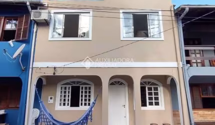 Casa com 5 quartos à venda na Avenida Antônio Borges dos Santos, 450, Armação do Pântano do Sul, Florianópolis, 165 m2 por R$ 950.000