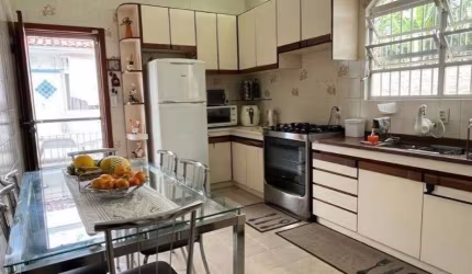 Casa com 3 quartos à venda na Rua Santo Antônio, 745, Barreiros, São José, 182 m2 por R$ 850.000