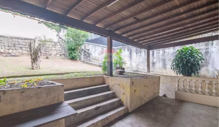 'Oportunidade de investimento' Casa antiga em amplo terreno de 240m2 sendo 10x24m na Avenida João Pessoa - Camilópolis Santo André