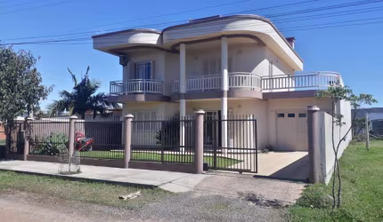 Casa 03 Dorm à venda no Bairro Igra Sul com 300 m² de área privativa - 2 vagas de garagem