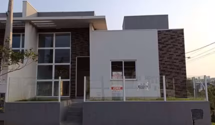 Casa Geminada de Esquina (03 dormitórios)