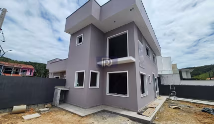 Sobrado à venda no bairro Potecas - São José/SC
