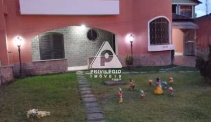Casa Residencial, em lugar bucólico de Jacarepaguá.