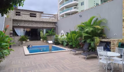 Casa duplex, 5 quartos, 2 suítes, garagem, piscina Pechincha