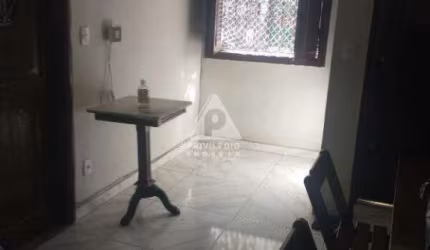 Imóvel de 120m² com 2 quartos e dependência completa, recém reformado