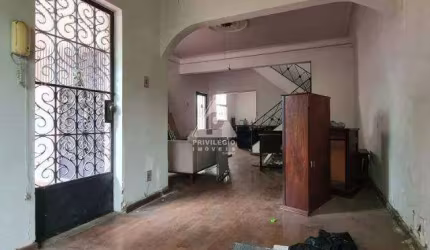 Casa comercial duplex de frente de rua com 5 quartos, 3 salas e garagem