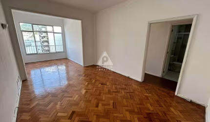 Apartamento de 2 quartos, em frente a Praça afonso Pena e a 4m do Metrô