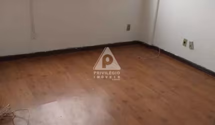Excelente apartamento a venda de 3 quartos próximo ao comercio e metro
