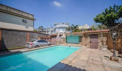 Excelente Casa Duplex com 7 suítes em Curicica