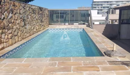 Cobertura à venda duplex, 3 quartos, 1 suíte, sala em 3 ambientes, varanda, 4 vagas de garagem, 334m², Recreio dos Bandeirantes. RIO DE JANEIRO/RJ.