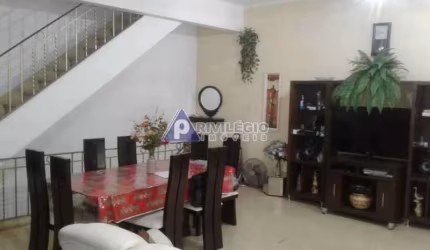 Casa de rua à venda, 3 quartos, 1 suíte, Catete - RIO DE JANEIRO/RJ
