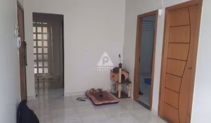 Imóvel de 120m² com 3 quartos sendo uma suíte e dependência completa