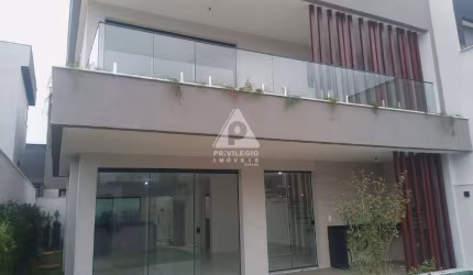 Casa Duplex com 4 Quartos, Área Gourmet, Piscina Privativa - À VENDA - em Vargem Pequena