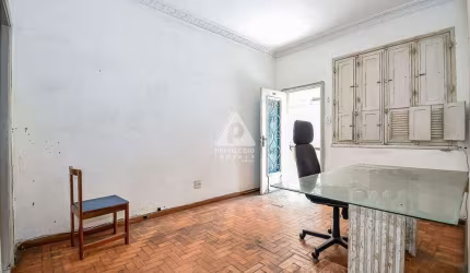 Apartamento na Tijuca de 2 quartos, sala, cozinha, copa /cozinha e e área externa ,com churrasqueira