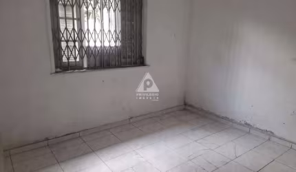 EXCELENTE APARTAMENTO À VENDA NO RIO COMPRIDO