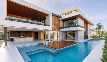Luxuosa Casa - Condomínio Aphaville- Barra da Tijuca- 5 suítes- piscina- elevador - energia solar
