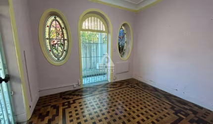 Casa Duplex , em rua tranquila proximo ao metrô