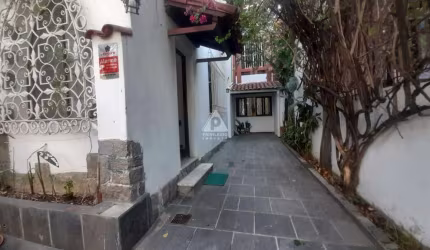 vende excelente casa com piscina frente de rua no Grajaú Rua Itabaiana.
