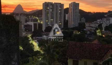 Ótima casa na rua Alice com vista panorâmica para o Cristo em Pão de Açúcar,4 qts,1 suíte,2 salas,escritório,piscina e churrasqueira!