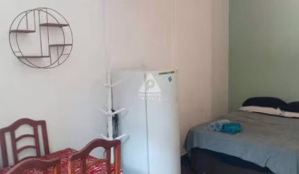 Conjugado reformado e mobiliado a venda em Ipanema!