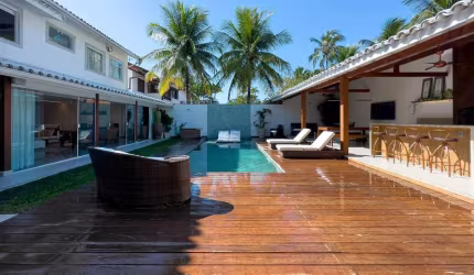 CASA ATUALIZADA - 430m² - 6 QUARTOS - 3 SUÍTES - SANTA MÔNICA
