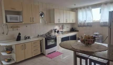 Maravilhosa casa com piscina em Vista Alegre