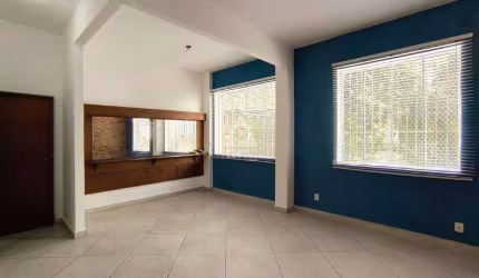 Apartamento de 2 quartos, reformado à venda na Glória