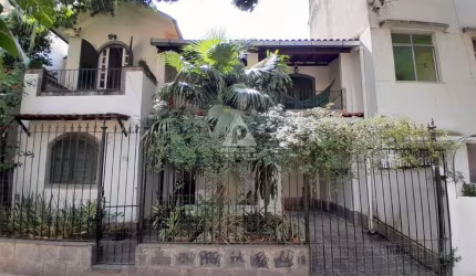 Casa Duplex [Tipo Urca] com 165m² - Com 4 Quartos (Todos Com Varanda); 2 Suite; Vaga.