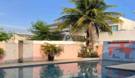Casa Triplex em condomínio, com 4 Quartos, sendo 3 suítes(1master), piscina - Barra da Tijuca