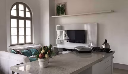 Charmoso apartamento reformado e mobiliado com pé direito alto próximo a zona sul a venda no Rio