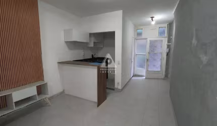 Charmosa Casa de Vila Triplex – 59m² no Humaitá