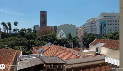 Apartamento de 2 quartos na Rua Silveira Martins